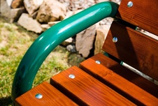 Parková lavička 1500 mm, trubková konstrukce, smrkové latě