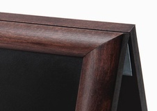 Dřevěný křídový A stojan 815x550, oblý profil, tmavě hnědý
