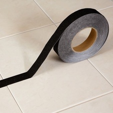 Protiskluzová páska s korundovými zrny, černá, šířka 25mm