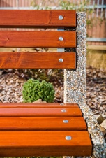 Parková lavička Lana 1500 mm, smrkové latě a betonové nohy - oblázek