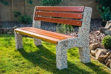 Parková lavička 1900 mm s betonovou nohou - oblázek