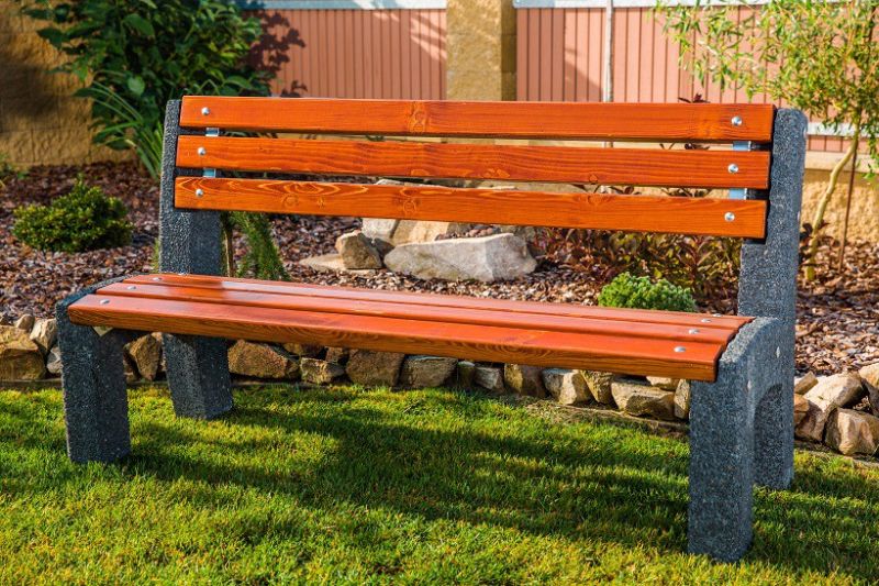 Parková lavička 1500 mm s betonovou nohou - Čita černá