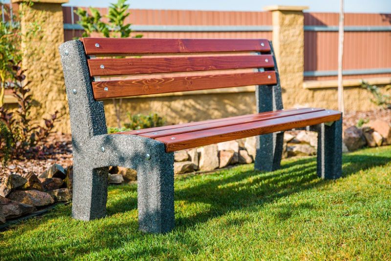 Parková lavička 1500 mm s betonovou nohou - Čita černá