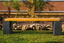 Parková lavička bez opěradla 1900 mm s betonovou nohou - oblázek