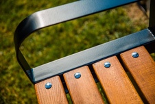 Parková lavička 1500 mm, kovová konstrukce, černá RAL 9005