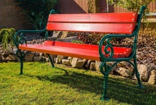Parková lavička P2 1900 mm se smrkovými prkny a litinovou konstrukcí