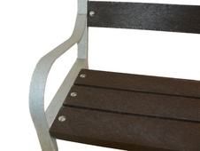 Parková lavička, plastové latě 1500 mm, kovová konstrukce s područkami