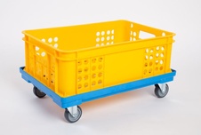 Plastový vozík pod přepravky, 4 otočná 75 mm polyuretanová kolečka, modrý
