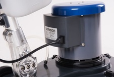 Jednokotoučový mycí a drhnoucí podlahový stroj Bohman SB 25, podlahová bruska