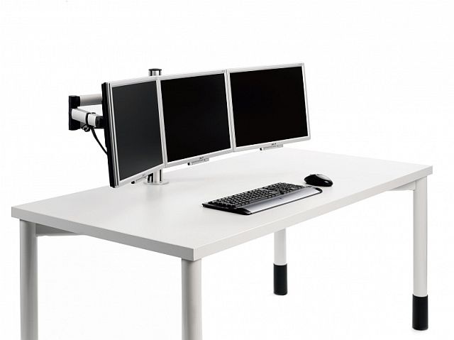Sada stojanu a držáku tří monitorů TSS Trio