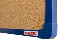 Korková nástěnka boardOK s modrým rámem 600x450