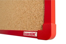 Korková nástěnka boardOK s červeným rámem 600x450