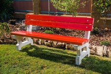 Parková lavička 1500 mm, latě z finské borovice a betonové nohy hladké pro zabetonování