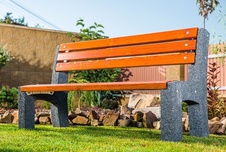 Parková lavička Lana 1900 mm, smrkové latě a betonové nohy - vymývaný beton v barvě antracit