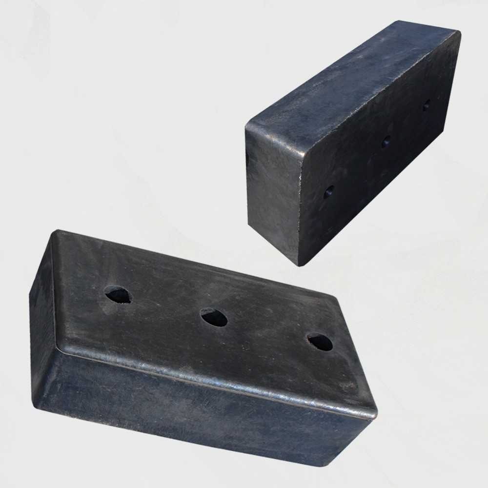 Gumový doraz na rampu 400x250x100 mm, 3 otvory