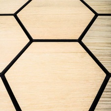 Akustický panel G21, 81,5x66,5, 5x2,1 cm, vzor plástev, přírodní dub