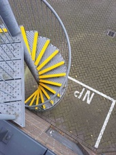 Protiskluzová schodová lišta IG Fine, žlutá, 5x5x100 cm