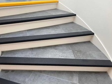 Protiskluzová schodová lišta IG Fine, černá, 5x5x60 cm