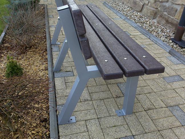 Parková lavička, latě z recyklovaného plastu