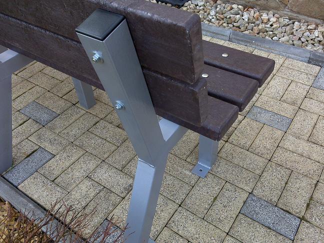 Parková lavička Urban, latě z recyklovaného plastu 